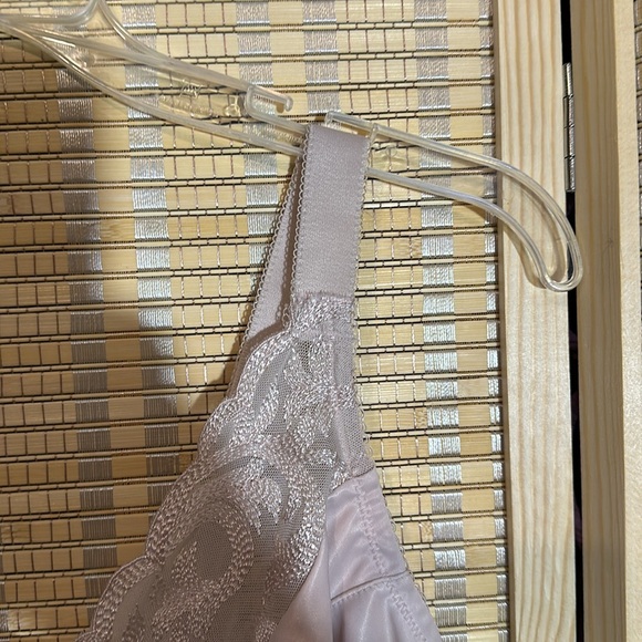 Vanity Fair Bra Cream Lace Mesh Underwire Minimizer Unlined 42D - Picture 6 of 14